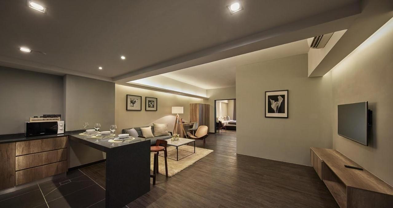 Tropics Eight Suites George Town Exterior foto