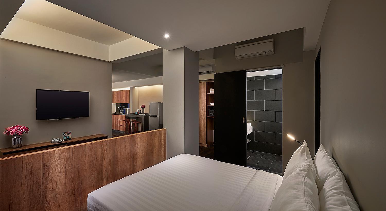 Tropics Eight Suites George Town Exterior foto